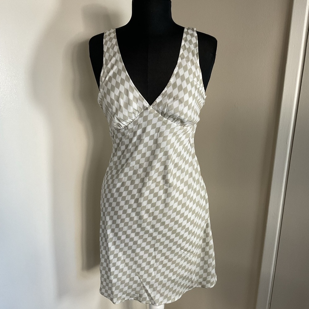 Princess Polly Granberg Mini Dress Size 8 Checkered V-Neck Black White Plaid - Picture 3 of 8